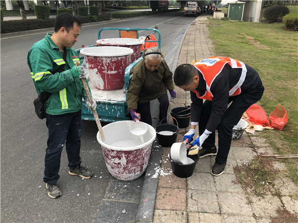 桂林市花木研究所组织全体职工参加园林绿化劳动